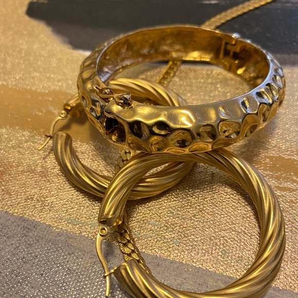 GL Thick Gold Bracelet - Picture 1 of 5